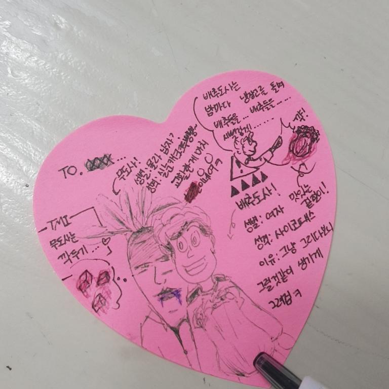 이건 일단 구상인데 이거 바탕으로 나중에 종이에 그릴거고...일단 이게 숙제임! 낙서하듯이 구상하는거..