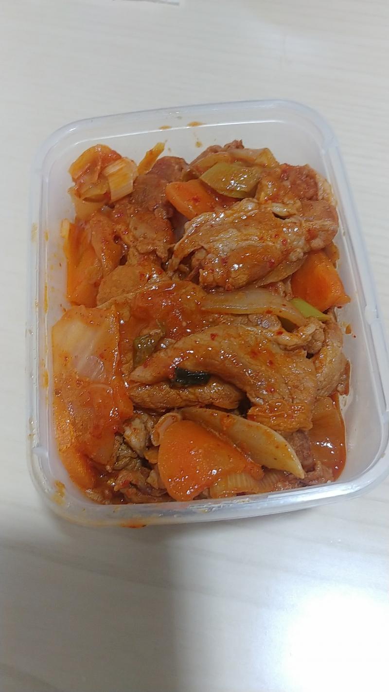 하 (열두시 지나서)어제 저녁에 이런 일이 있었어서 진짜 곱씹으니까 너무 답답해서 다시 왔다. 사진은 내가 한 요리들이야. 엄마가 또 이상한 요