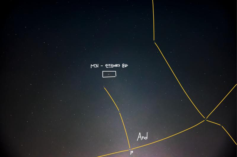 이번엔 레더들이 좋아할만한 주제다! 오늘의 별자리는 안드로메다자리! (Andromeda/And) 페가수스자리와 별을 공유해서 생각보다 찾기 쉬운