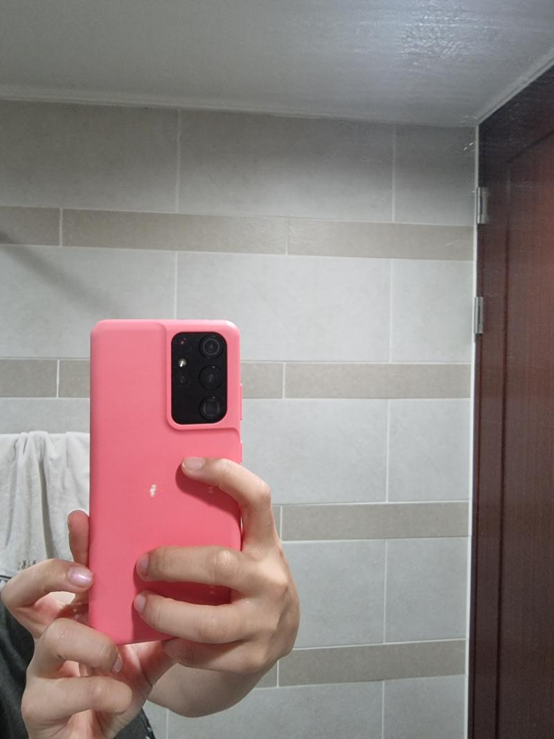 뺨 가운데 하얀색은..거울 이물질 이야 ㅋㅋㅋ