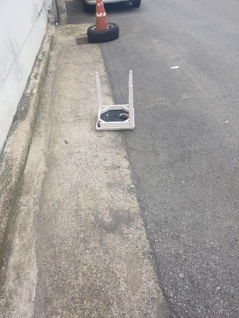 냉동고, 쓰레기 버리지 말자!