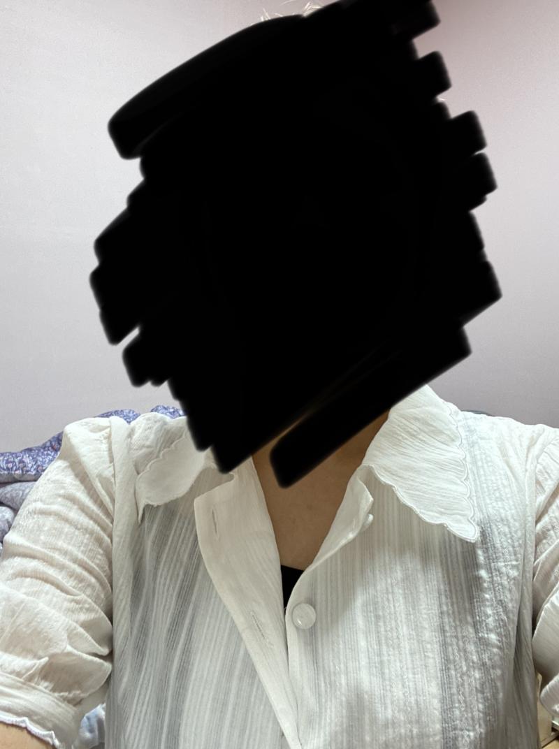>>5 음 방금 입어봤는데 검은나시에 입는거 괜춘한거같아
