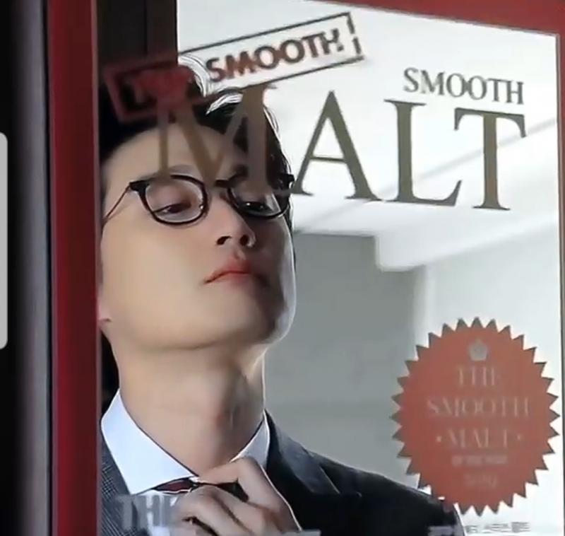 셜록 홈즈는 해부학, 독성학, 화학, 지질학, 법학에서 해박함을 드러냈다고 하네. 멋있다, 나도 저런 전문적인 것들 많이 알고 싶은데. 적은 대