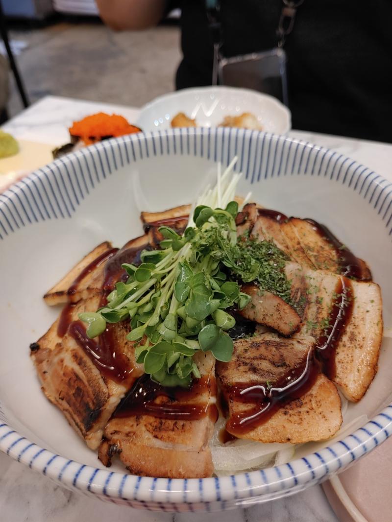 맛있었다.... 이제 내 지갑은 털털이지만.... 좋았었어....