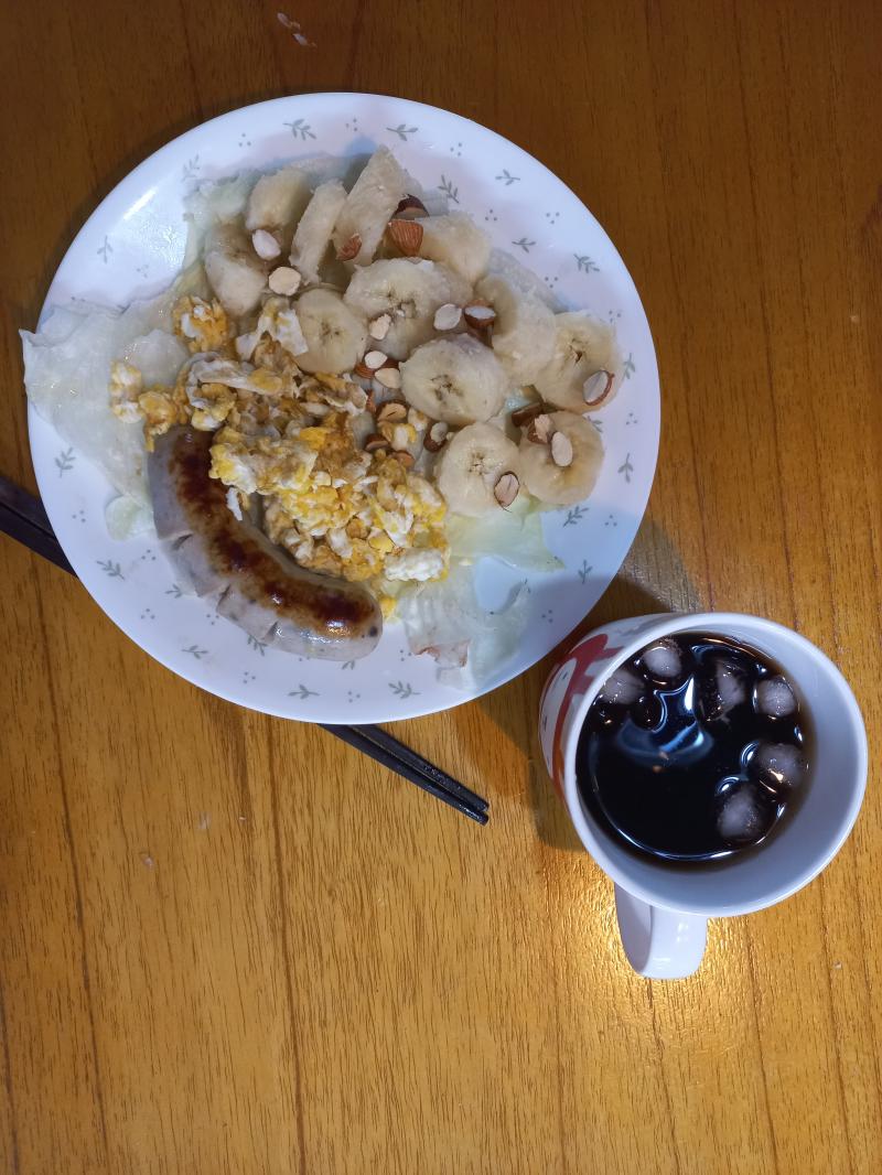 닭가슴살 소세지임... 맛없음... 식단임