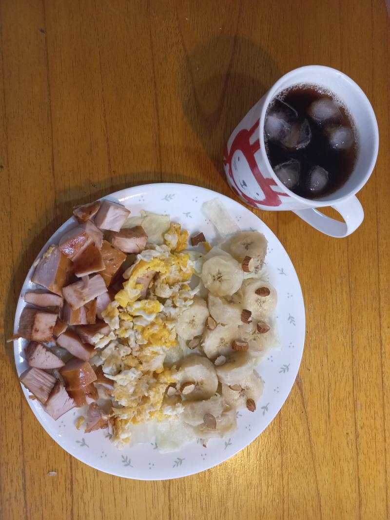 닭가슴살 소세지임... 맛없음... 식단임