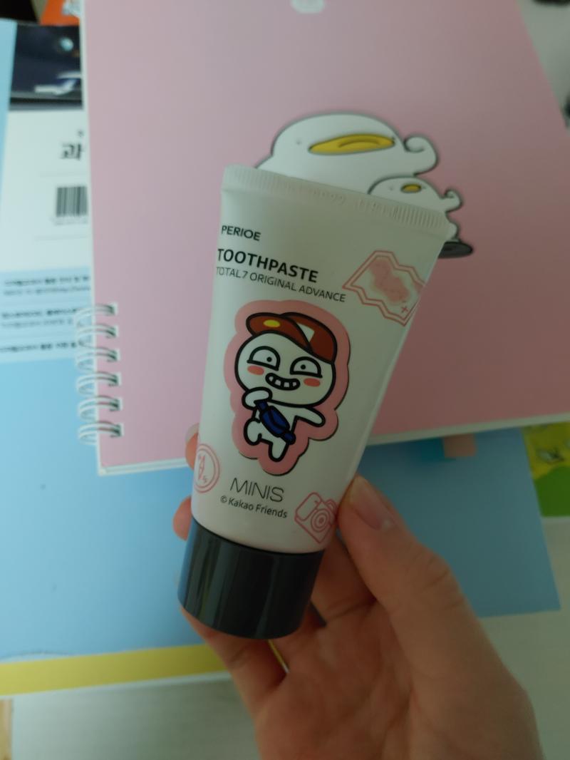 ㅋㅋㅋㅋㅋ..난 치약 핸드크림인줄알고 바른적있어.... 이게 그 문제의 치약인데..너무 핸드크림같이 생기지않앗냐