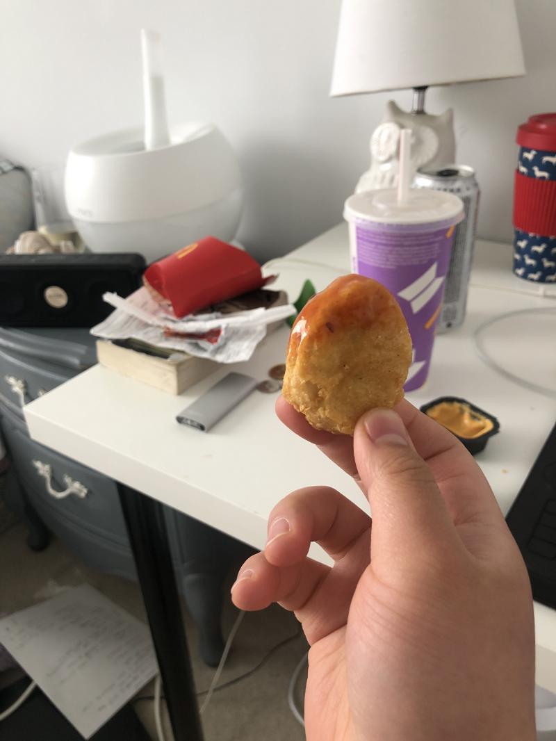 걍 지금 먹었음 근데 맛있다 소스가 검정은 짜고 맵고 케이준은 맵고 달고 해서 섞어먹으면 맛있음 근데 케이준이 훨씬 맛남