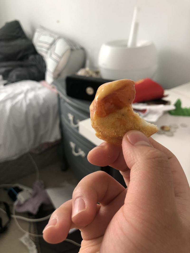 걍 지금 먹었음 근데 맛있다 소스가 검정은 짜고 맵고 케이준은 맵고 달고 해서 섞어먹으면 맛있음 근데 케이준이 훨씬 맛남