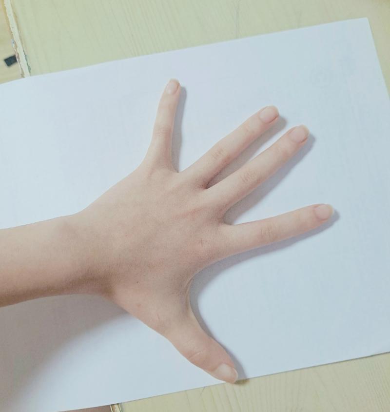 뭐야 생각보다 손이 크다
