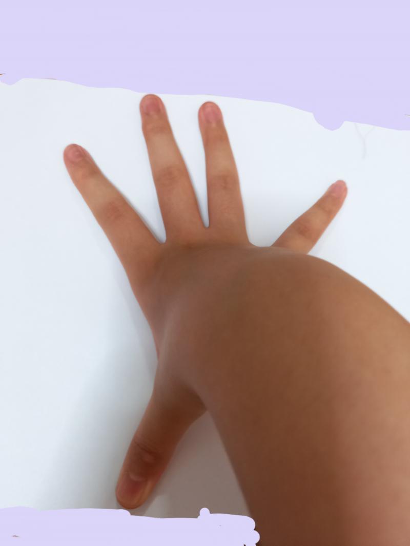 레주 손 크다! 나는 17살 미만인 여잔데 또래에 비해 큰 편ㅎㅎ 어렸을 때부터 피아노를 쳐서 더 늘어났는지(...?) 모르겠지만 친구들이 손가