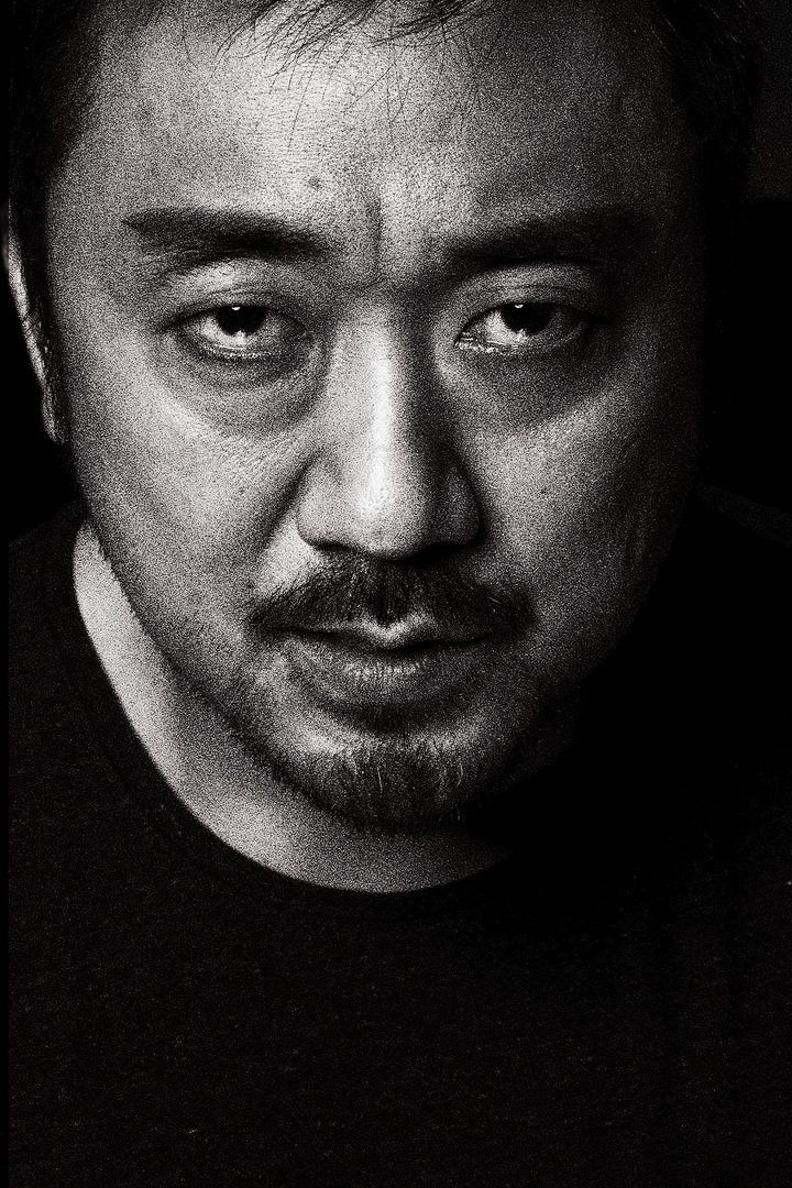 난 그림에 그자도 모르는 그림 그리는거에 관심없는 사람인데 미술수행평가가 뭔가 좀 어색해보여서 피드백 받을려고 일단 마동석인데...마동석인건 알