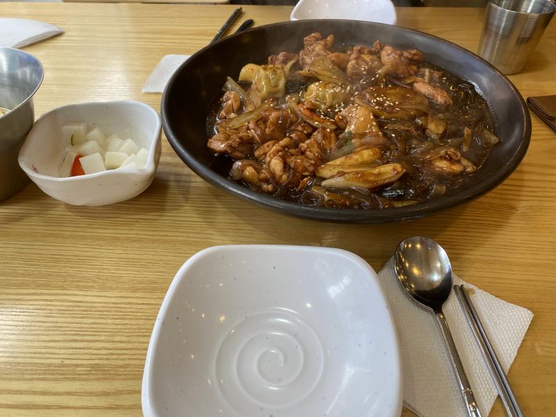 아니 진짜 온다고? 진짜 밥먹으러 온다고? 🤔 쌤 일요일에 한 일은 다 잊으셨나봐 평소랑 다른 게 하나도 없어ㅠㅠㅠㅠㅠㅠ