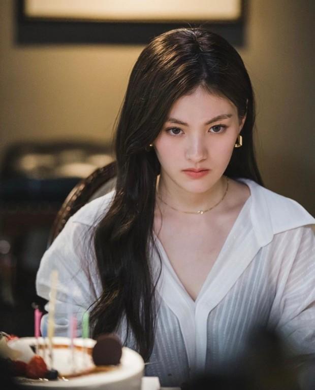 >>5 엥...?? 아니지 않아?? 그 분은 김용지님... 근데 분위기가 묘하게 닮았다