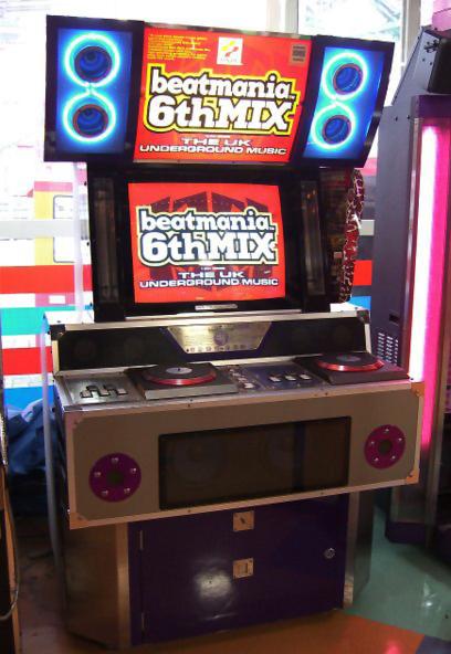 2. BEMANI 시리즈의 탄생 리듬 게임 중에서도 상당히 유명한 코나미의 비마니 시리즈는 1997년에 발매된 '비트매니아'가 첫 작품이다. 비