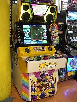 2. BEMANI 시리즈의 탄생 리듬 게임 중에서도 상당히 유명한 코나미의 비마니 시리즈는 1997년에 발매된 '비트매니아'가 첫 작품이다. 비