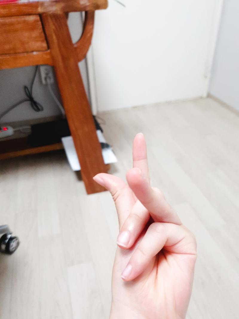 지금 몸이 안윰직이고 머리 아프고 숨안셔주기ㅗ 다리안움직아고