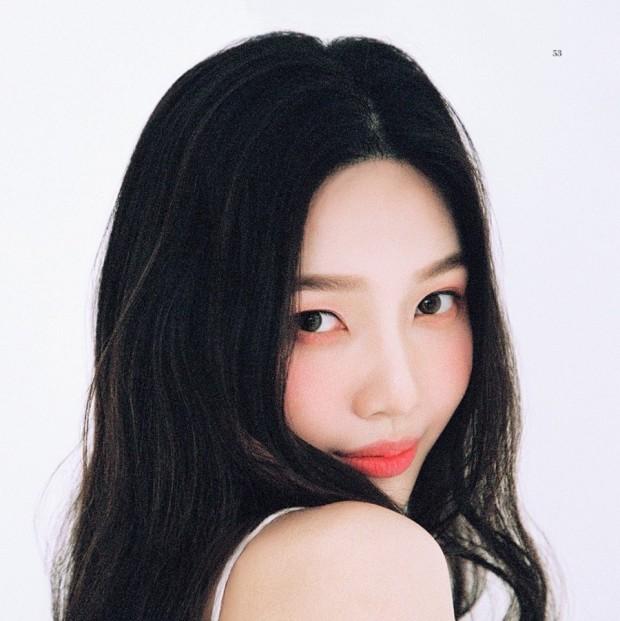 피부 맑고 하얀 편에 고양이상인 사람...? 아님 류진이나 조이?