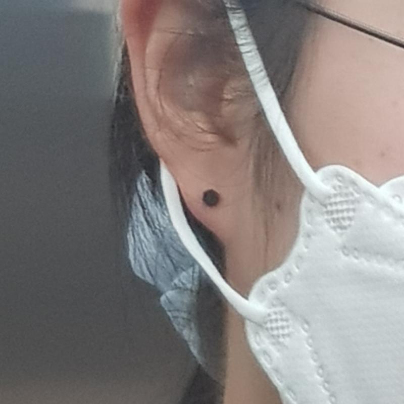 얘들아 나 귀 양쪽 다 뚫었고... 아직 살아있어...! 이번에 간 가게 후기가 너무 좋아서 기대했는데 진짜 기대 이상이었어 뚫는데 ㄹㅇ 아무