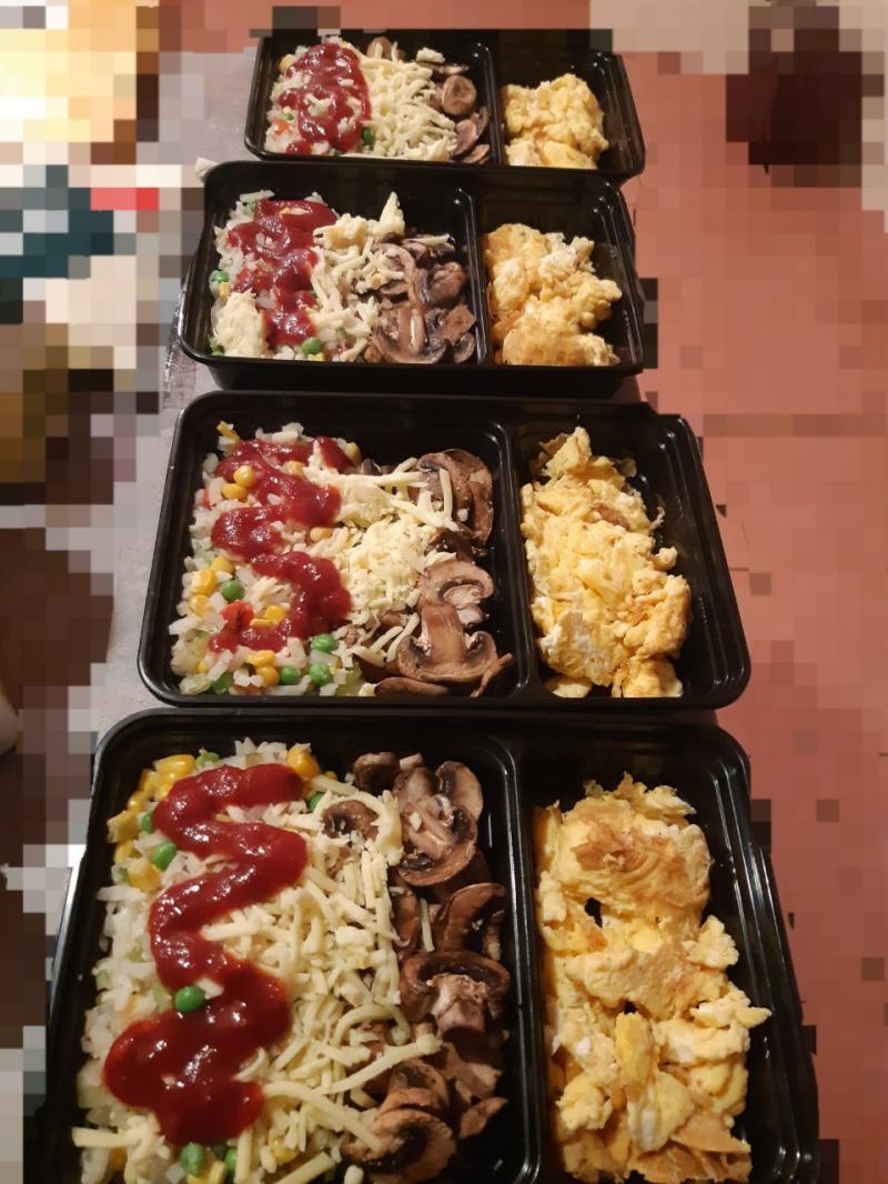 메뉴2 피자맛 야채도시락?/ 331Kcal 1인분 컬리&야채믹스 150g 달걀스크램블(달걀2개) 양송이 버섯 85g 치즈 20g 케챱 20g 야