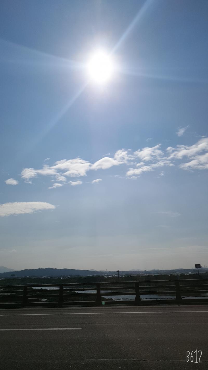 하늘 예쁘다.
