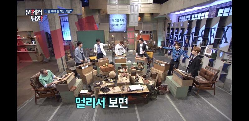 웃기다 정답이 보이니까 김지석 배우님이 '하석진 (문제 그려진 필름) 들어봐요. 판다 보이지?' 하고 박경한테 얘기해주고 하석진 배우님도 보고