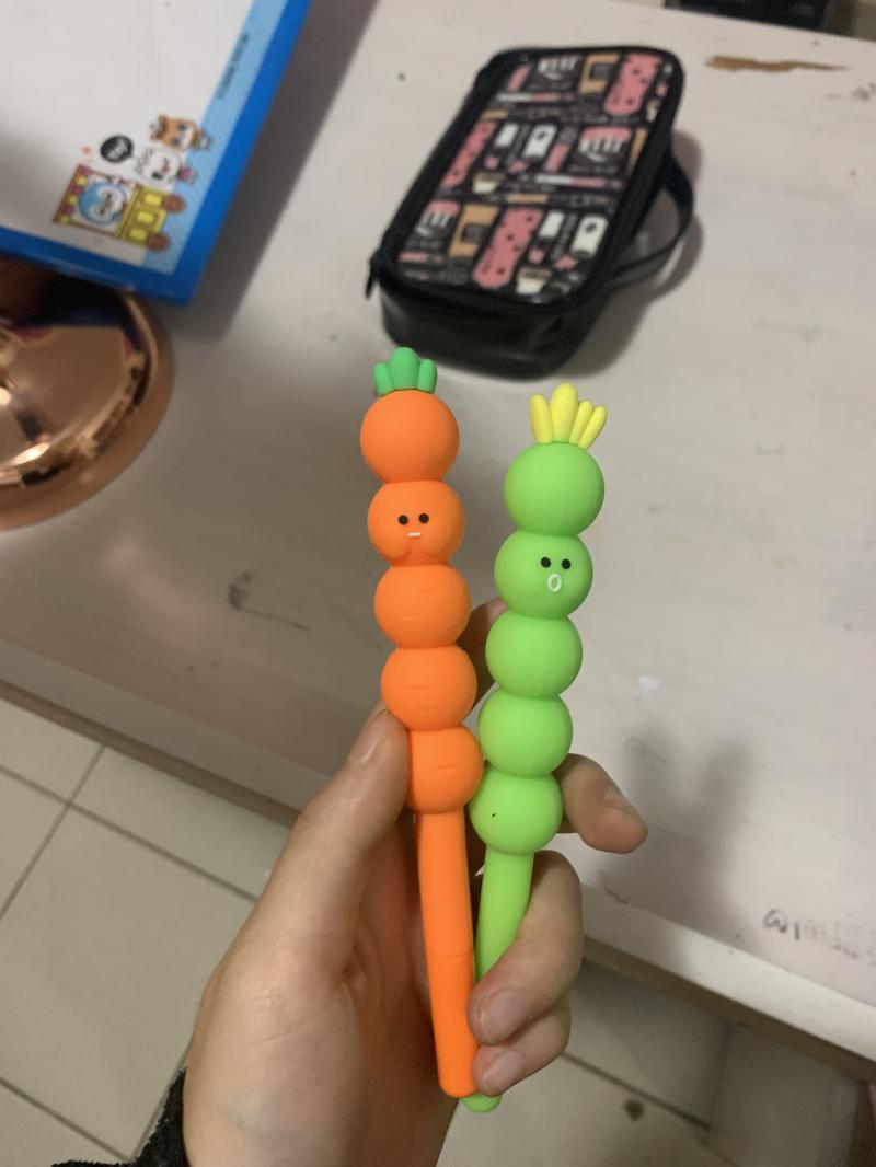 우리 애벌레 친구도 데려왔는데