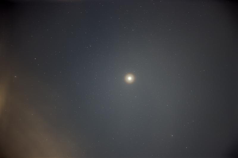 노출시간 3.2s * 80 F 2.8, ISO 2000 가운데에서 엄청 빛나는건 목성이야! 이 사진에서는 겉보기 등급 10등성까지 찍혔어. ht