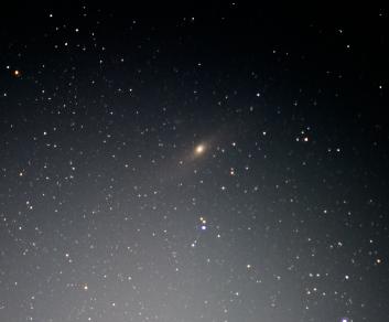 M31 / 안드로메다은하 노출시간 3s * 200 F 2.8, ISO 800 초점이 안 맞아서 슬프다... 게다가 200장이나 찍으면 엄청 선명