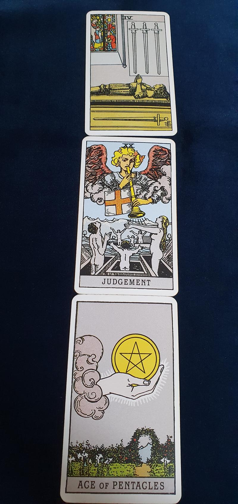 >>666 너... 네번째이긴 한데 내가 요즘 좀 타로가 보고 싶었으니까 그냥 봐줄게. 근데 카드가 너무 뭔 소린지 모르겠게 나왔다....ㅡㅡ;