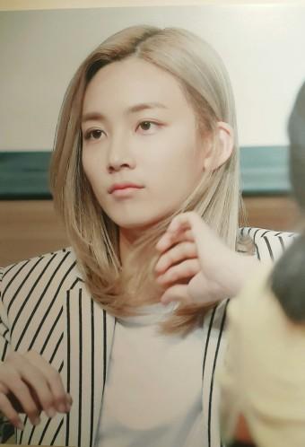 앞에 2개는 데뷔 초때고 마지막꺼는 제일 최근!! 짱 아니니..