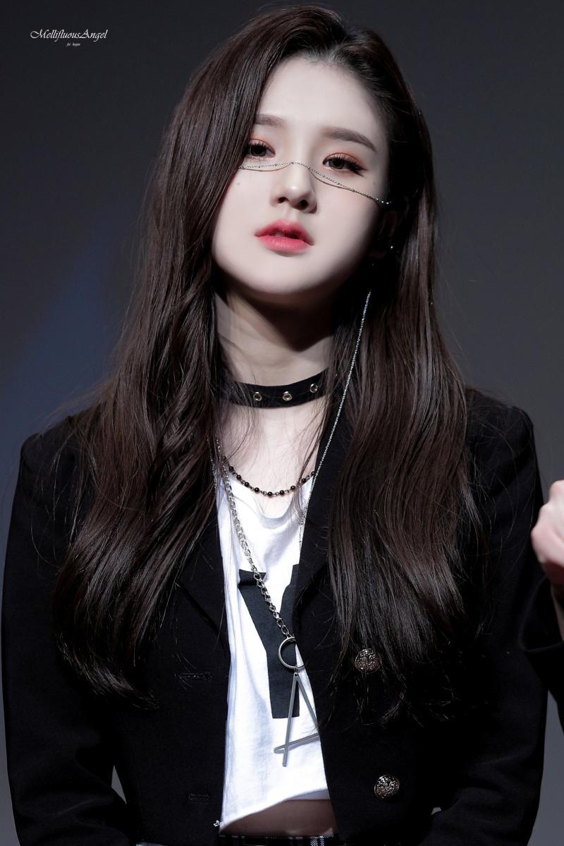 전희진.. 이 사진 레주 보정이랑 완전 잘 어울릴 것 같아>