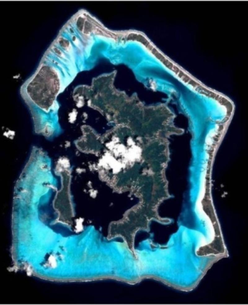우주에서 바라본 보라보라섬