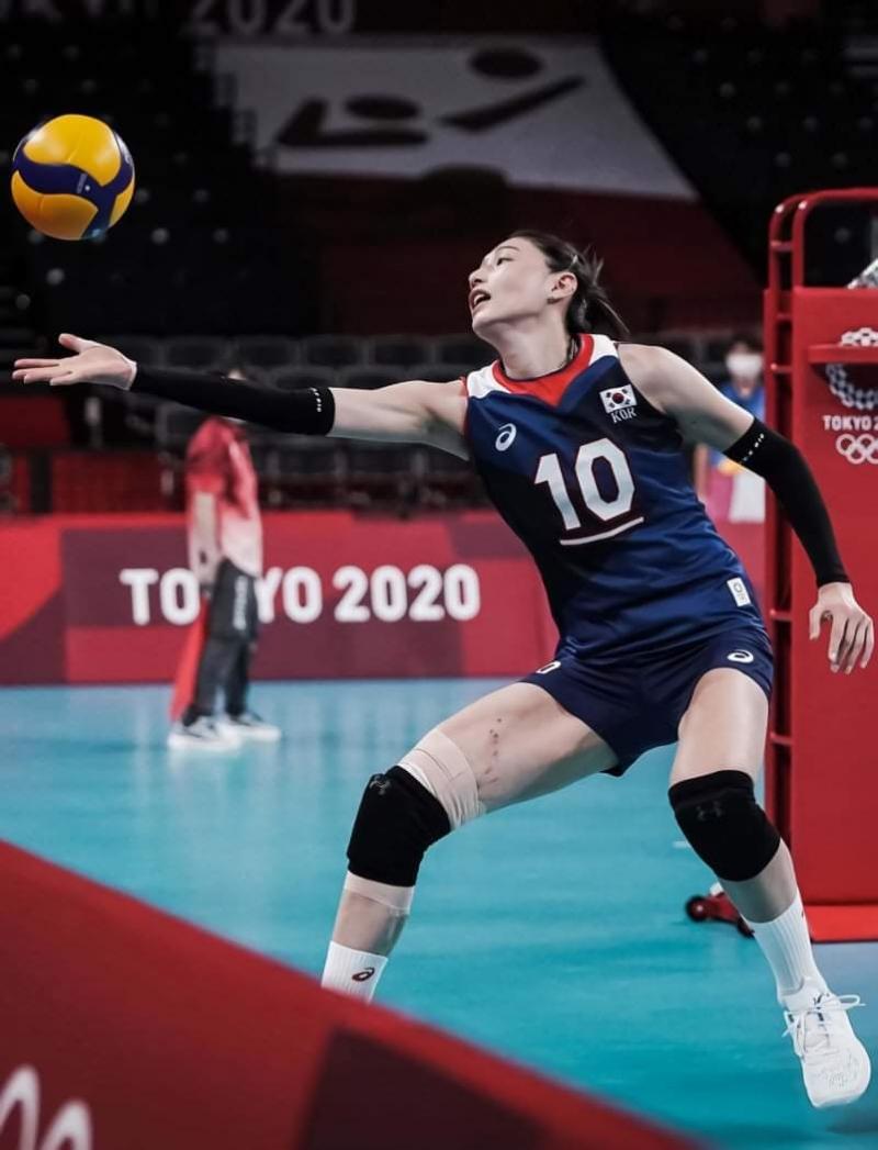 어제 김연경 선수 다리 상태 허벅지 핏줄 다 터지고 무릎에 테이핑함