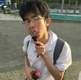 ㅗ난죽택...이지만 그래도 고르라면 후자... ㅜ요리할때 식칼을 핥는 남친vs똥싸고 손 안씻고 내 얼굴 만지는 남친 사진첨부▽