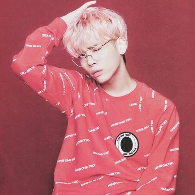 김종현 좋아 때 분홍 머리랑 뷰 은발 머리 이태민 뷰 보라색 머리 진짜 최고지...