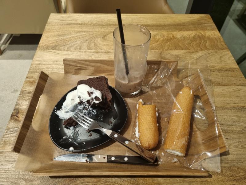 맛있다 케잌 먹고 난뒤가 좀 처참하네...^^