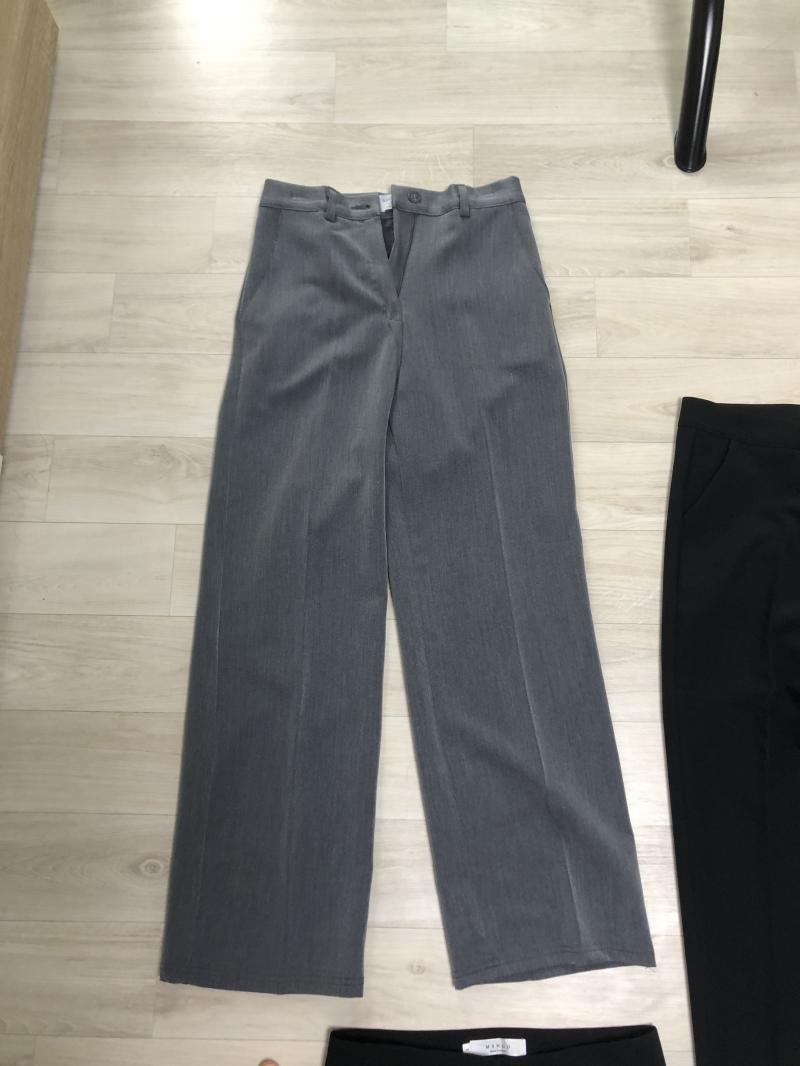 찾아보니 회색 슬렉스도 있더라고!! 이건 좀 와이드? 핏 같더라