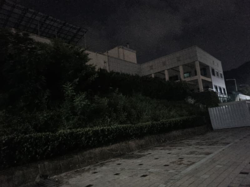 여기는 장애환자분들이 생활하시는 병동 학교 뒤편에 작게 있음