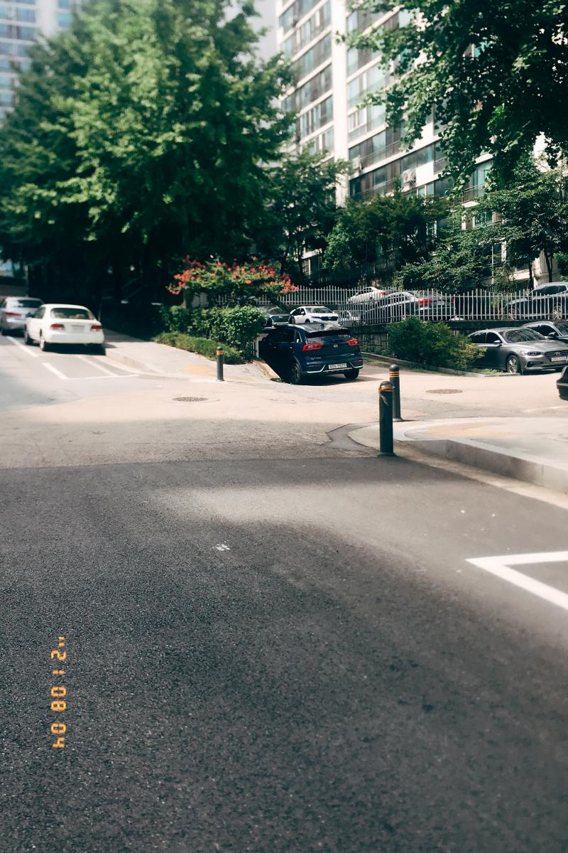 이거 찍을때 와 직사광선 개쩌네 ㅅㅂ 빨리 집가야지