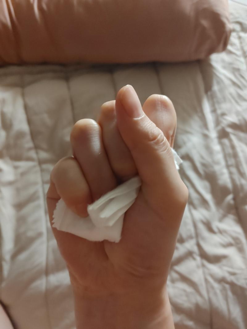 >>7 사실...저 손은 내가 아니야.. 실은 비밀인데 아직 종이컵 내 힘으로 못찌그러뜨려서..... 허세부린다고 사진 퍼온거야...하지만 나 