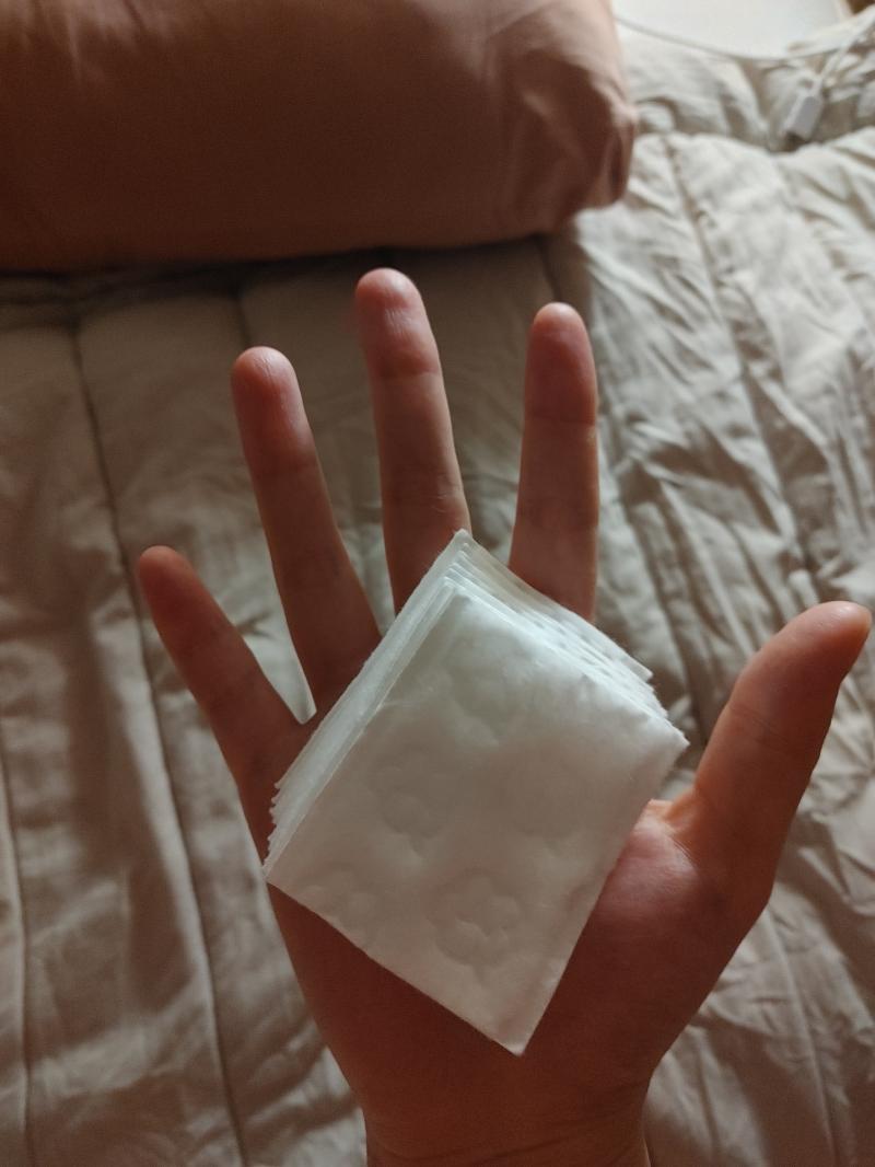 >>7 사실...저 손은 내가 아니야.. 실은 비밀인데 아직 종이컵 내 힘으로 못찌그러뜨려서..... 허세부린다고 사진 퍼온거야...하지만 나 