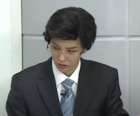 그거 알아.....? 권지용은.... 내 심장을 찢어.....