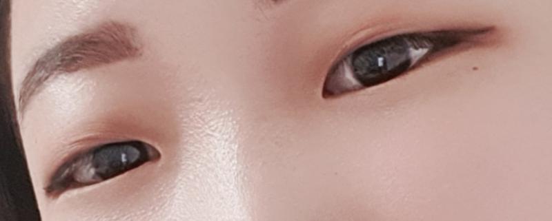 눈살이 핵만아서 눈뜨면 섀도우 다 먹히는 고런 눈이야.. 여기까지.. 발라도 되나? 싶을 정도로 넓게 바르면 대충.. 보이더라..