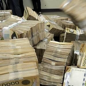 >>20 10원?? 그런 단위의 금액도 있었나요?? 음 10원은 모르겠지만 음식먹을 정도의 돈 정도는 드릴테니 어디가서 맛있는 거라도 드세요