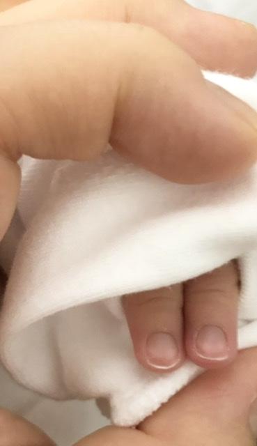 - 처음엔 아기랑 대체 뭘 해야할지 몰랐어. 하루에 두번, 아기랑 의무적으로 같이 있는 시간이 있었는데 아가는 잠을 자거나, 잠에서 깨면 눈만