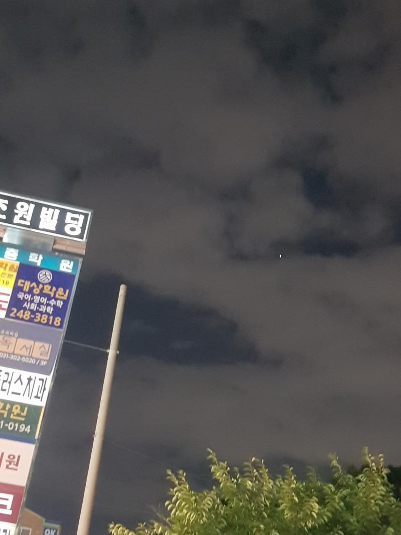 별인지 위성인지...너무 밝아서 일단 후다닥 찍었어 보정 안한거
