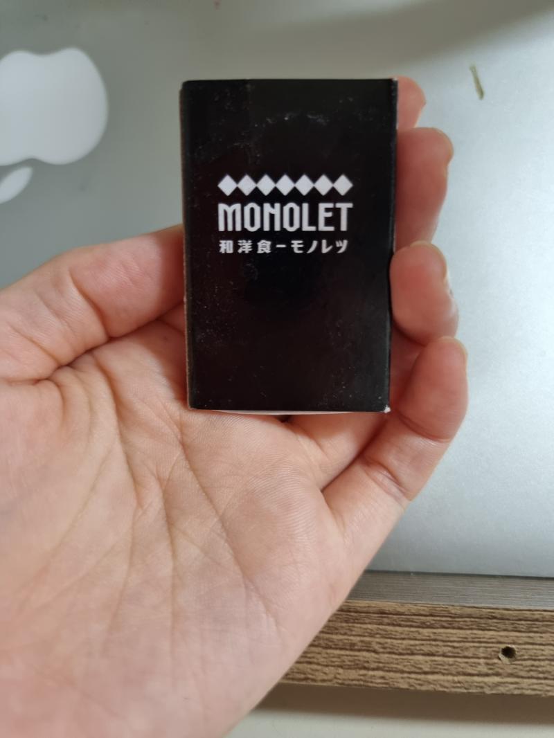 엄마하고 오빠가 예전에 어느 음식점 가서 가져온 성냥인데 이쁘지 않음? 근데...너...쓰기무섭다.....