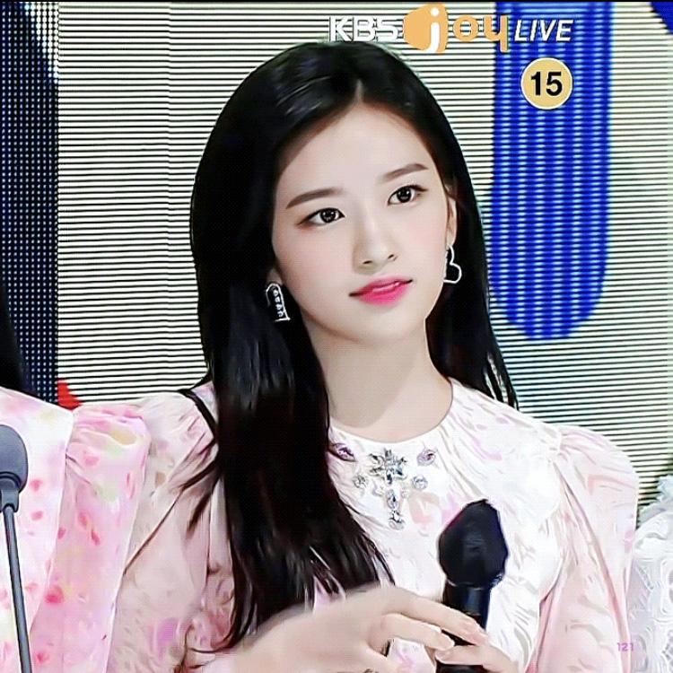 안유진
