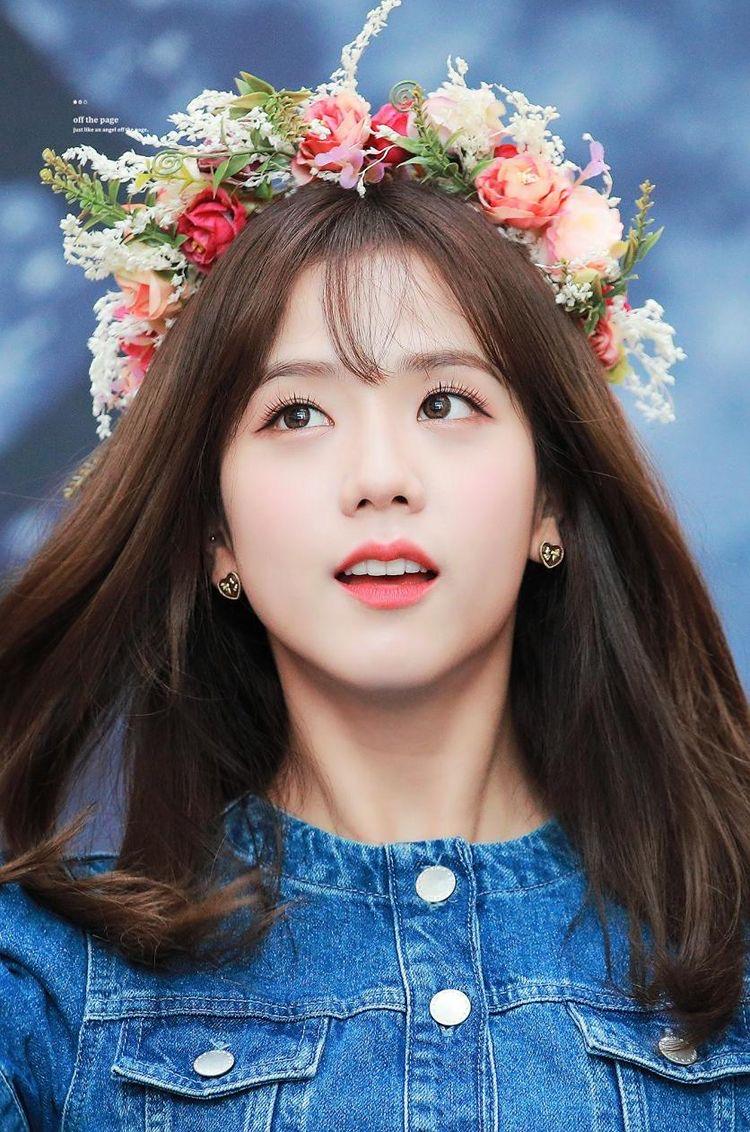 지수(블랙핑크) 난 지수가 꽃이랑 있을 때 진짜 예쁜 것 같더라